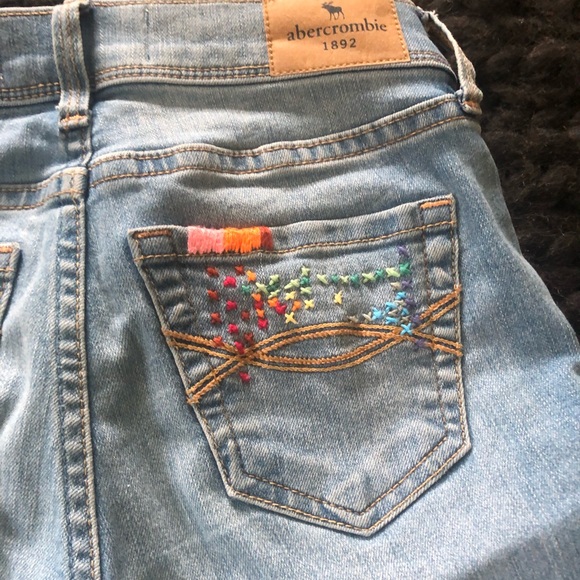 One of a kind vintage embroidered straight jeans - Picture 2 of 6